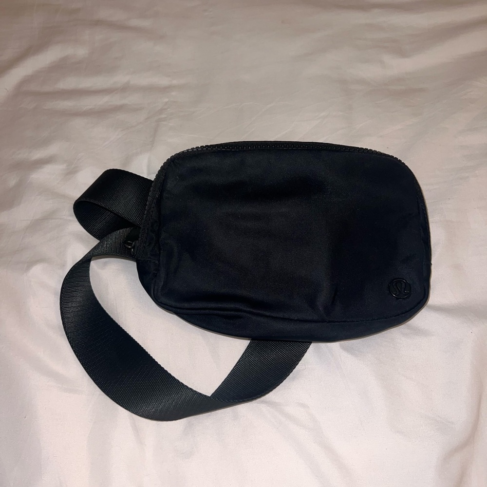 lululemon black belt bag